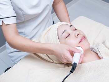 ラウラウ(LAULAU)の写真/大人女性のフェイスラインのお悩みに寄り添います♪お顔のたるみ、むくみ、二重顎を改善しスッキリ小顔へ☆