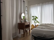 private salon Le'aの雰囲気（施術後にメイクができるスペースもございます。）