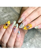 ダリア(Dahlia)/ひまわりネイル