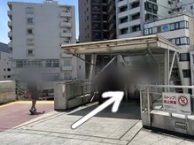 アストリエ グレース 相模大野(Astorie Grace)/2）エスカレーターで下に降りる