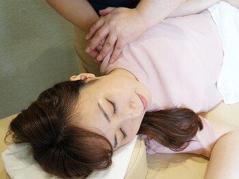 マル整体院(MARU)/巻き肩の施術（肩こり）