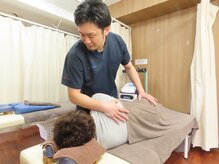 やさしい整骨院/施術(背部)