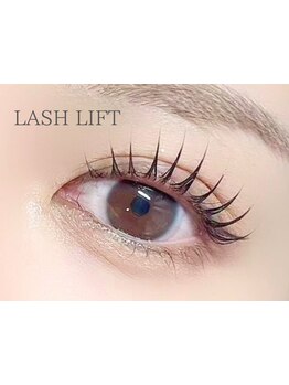 特別な日に合う華やかな目元にしたい