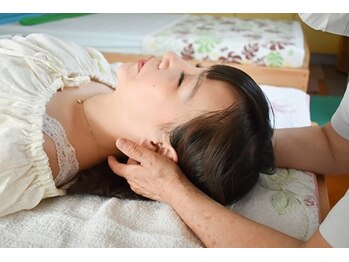 カイロプラクティックおおぬき【肩こり/腰痛/ヘッドスパ/骨盤矯正/整体】の写真/ガチガチの首肩・スマホ首をスッキリ★本格カイロで骨格から整え、羽が生えたような軽い肩へ導きます◎