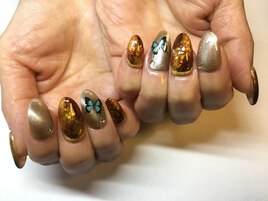 秋色バタフライネイル