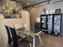 ディークロス(D cross)の雰囲気(フロアでカウンセリング後、個室へ次回予約も取りやすい)