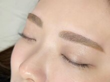 アロ(alo)/女性にも人気です！眉ワックス