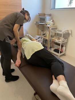 ハルノハナ鍼灸治療院/肩甲骨はがしマッサージ