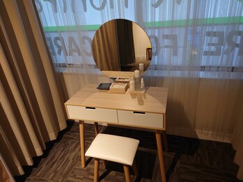 テノヒラ 横浜中華街店(tenohira)/ドレッサーでお化粧直しが可能♪