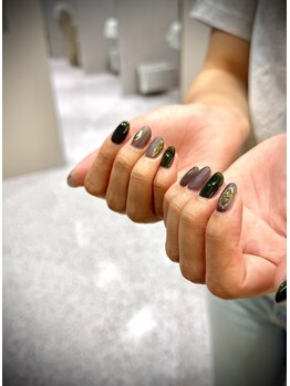 モツヲネイル(motsu.O! NAIL)/ペリドット風ニュアンスデザイン
