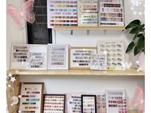 エムワイネイル(MY Nail)の雰囲気（800種類以上のカラーと人気なマグネット）