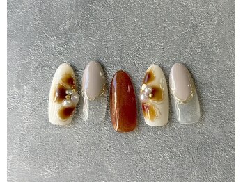 ニアウネイル(niau nail.)/べっこうフラワーネイル