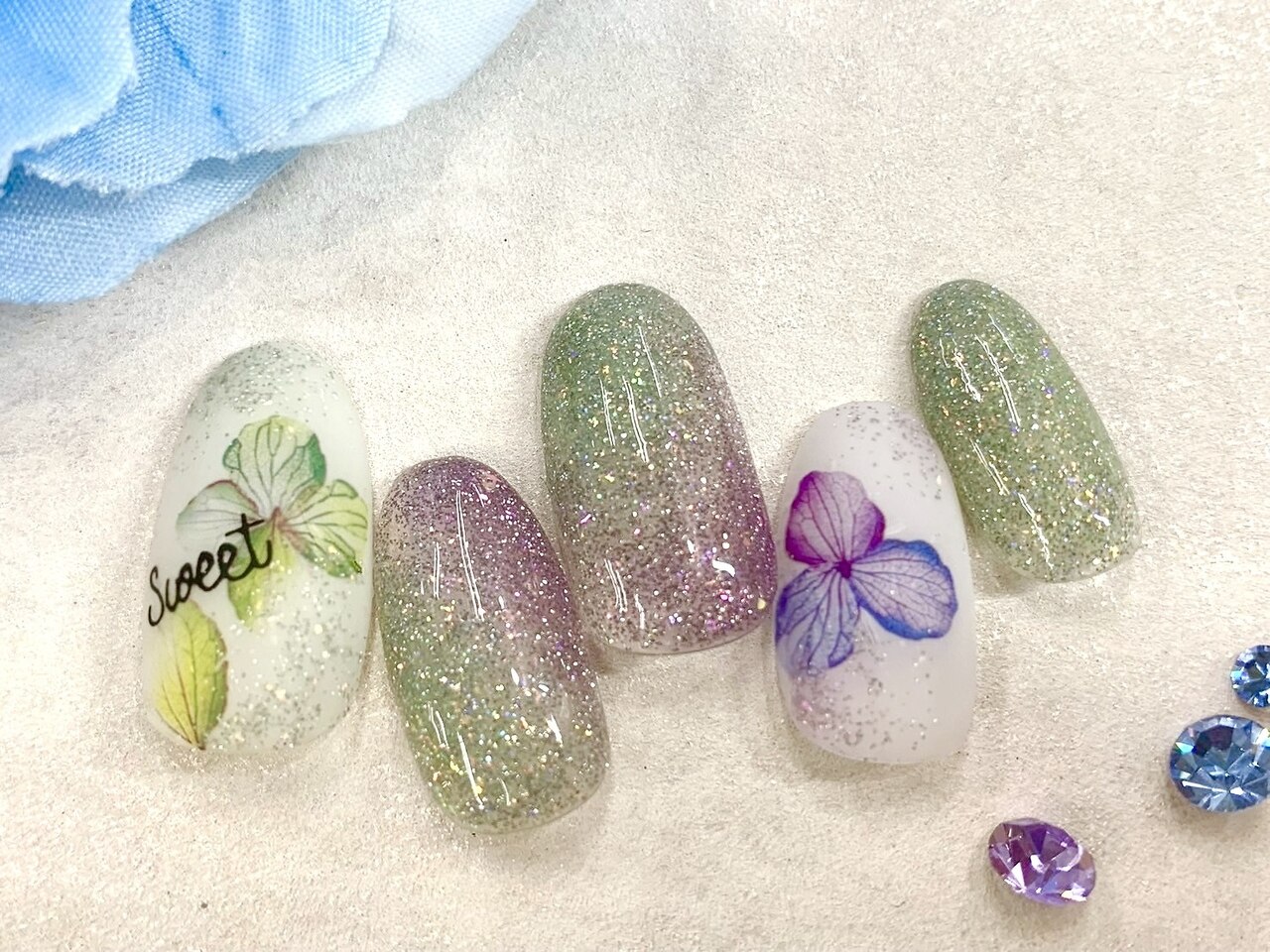 2026年冬トレンド】ラメグラデーションのネイルデザイン集｜人気順