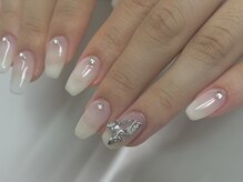 クイーンネイル(QUEEN NAIL)/ホワイトネイル