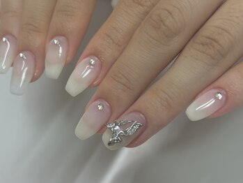 クイーンネイル(QUEEN NAIL)/ホワイトネイル