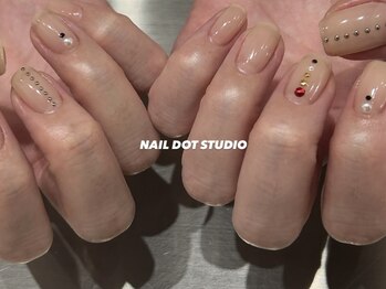 ネイルドットスタジオ 堺筋本町(NAIL DOT STUDIO)/シンプルひと癖