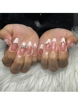 ティーリーネイルズ 新宿店(T.Lee Nails)の写真/《亀裂/ひび割れ/爪が弱い/短め等のコンプレックス解消♪》自然な長さ出し×抜群の再現力で理想の指先に☆