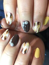 マニエネイル(mani e nail)/ニュアンス/ブラウン/イエロー