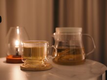 アウン 本山店(aUN)の雰囲気(よもぎ蒸し中の水分補給はよもぎ茶でデトックス効果アップ◎)