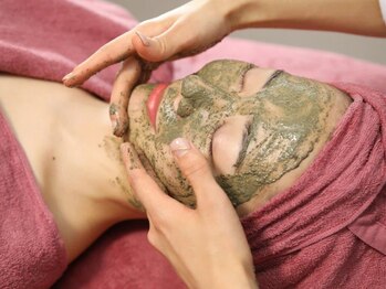 ミーアップ(Me up)の写真/【繰り返す黒ずみ・開き】肌質改善に選ばれるREVI陶肌ハーブピーリング★毛穴レスで、施術後は化粧ノリUP！