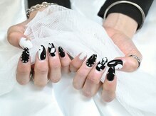 black × white nail