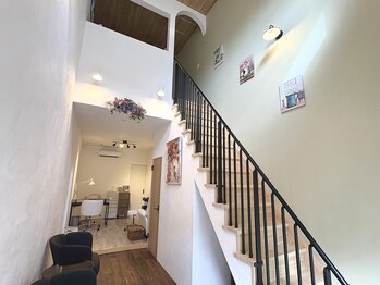 Lien＆me/店内1階ネイル・２階エステです