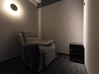 エイチ 淀屋橋店(H)の写真/スタイリッシュで落ち着いた店内空間☆初めての方にも大好評♪施術後パウダールームでドリンクサービスも◎