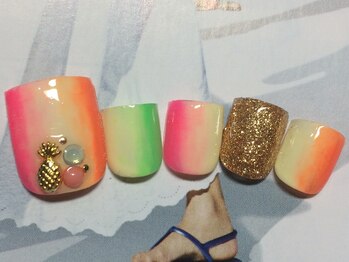 ネイルサロン リリオ(Nail Salon Ririo)/ハデカワ夏フットネイル