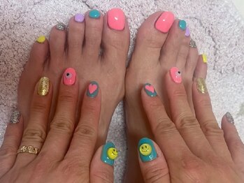 ルアナ 下北沢店(LUANA)の写真/《手足同時がおススメ☆忙しい方に時短コースもお得！》夏のきらめくフットネイルで魅せたくなる素足に♪