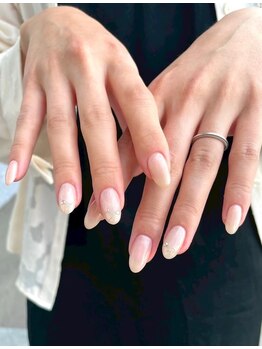 グロウネイル 福井(GLOW/NAIL)の写真/シンプルな中にもトレンドを取り入れたデザイン♪上品なネイルで指先見るたび気分が上がる♪初めての方も◎