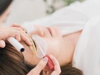エーラッシュ(A LASH)の写真/【次世代まつげパーマ初回¥4400】高技術で手早く!そして丁寧な施術◎お好みのカールデザインを自由自在♪