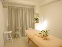 クラルテ リラクゼーション(clarte relaxation)の雰囲気(白を基調としたシンプルで落ち着いた空間です。)