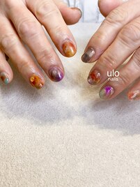 配色がきれいなニュアンスネイル