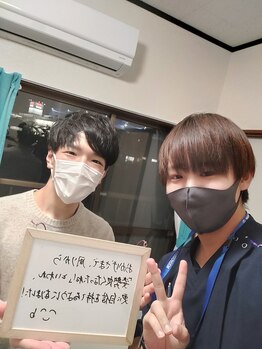 片瀬カイロプラクティック施術院/お客さんとの写真４