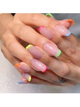 シュシュ(Chou chou)/夏のカラフルフレンチネイル