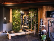 セレン(SEREN)の雰囲気（自然に囲まれた癒しの空間でマシンピラティスを体験できます！）