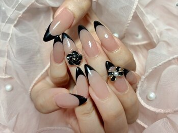 黒フレンチネイル