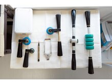 特殊なローラーを使い身体の奥にあるコリをほぐします。