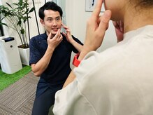 たかさきひかり鍼灸整骨院/お顔のストレッチを指導