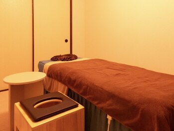 シェノン(Chainon)の写真/オールハンド施術で凝り固まった疲労を解放♪施術後は身体もココロも爽快！お仕事帰りにもお気軽にどうぞ◎