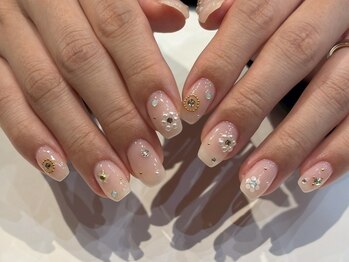 お花ネイル ベージュ ストーン