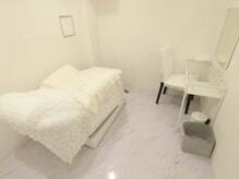 ルネッタプラス(LUNETTA＋)の雰囲気（フルフラットソファで快適に施術を楽しんでいただけます）