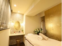 レナータ バイ アフロスクィーン(Renata by Aphros Queen)/HIKARI ROOM