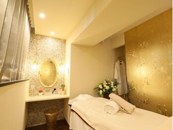 レナータ バイ アフロスクィーン(Renata by Aphros Queen)/HIKARI ROOM