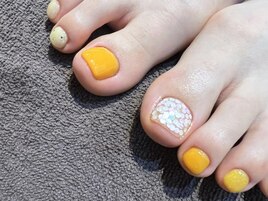 イエローキラキラネイル