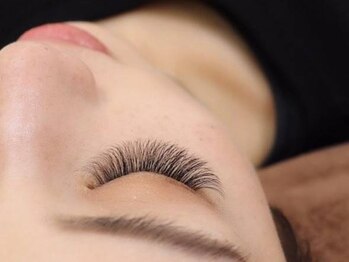 リリー 博多店(Lily)の写真/―ボリューム派必見―フラットラッシュ/セーブル付け放題ご用意◆カラー変更可能◎大切なイベント前にも◎