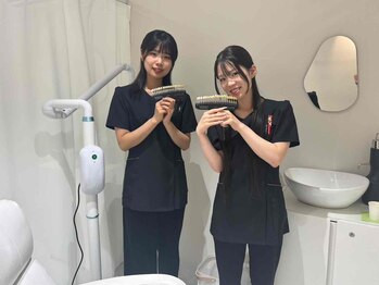 ホワイトニングセンター 尼崎塚口店の写真/塚口1分★ペアでホワイトニングがコスパ◎ペアで合計2980円!友達同士やカップル/夫婦で一緒に歯を白く♪