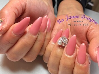 アン ジョーヌドラゴ/大人カラー☆ビジューネイル