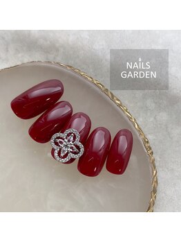 ネイルズガーデン(NAILS GARDEN)/赤ネイル×ビジュ※パーツ別料金