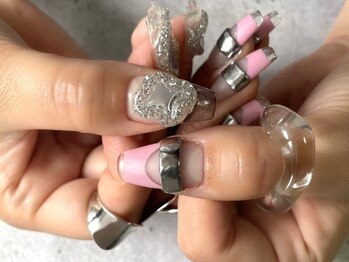 アンネ 伊丹店(ANNE)の写真/【パラジェル／持ち込みOK】アクセサリーや小物から着想を得た個性光るアートデザインで自分だけの指先に。